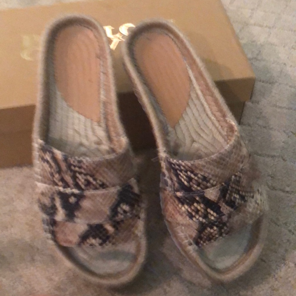 Skin slide sandal